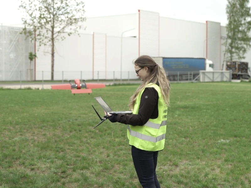 Drone operator with FIXAR 007